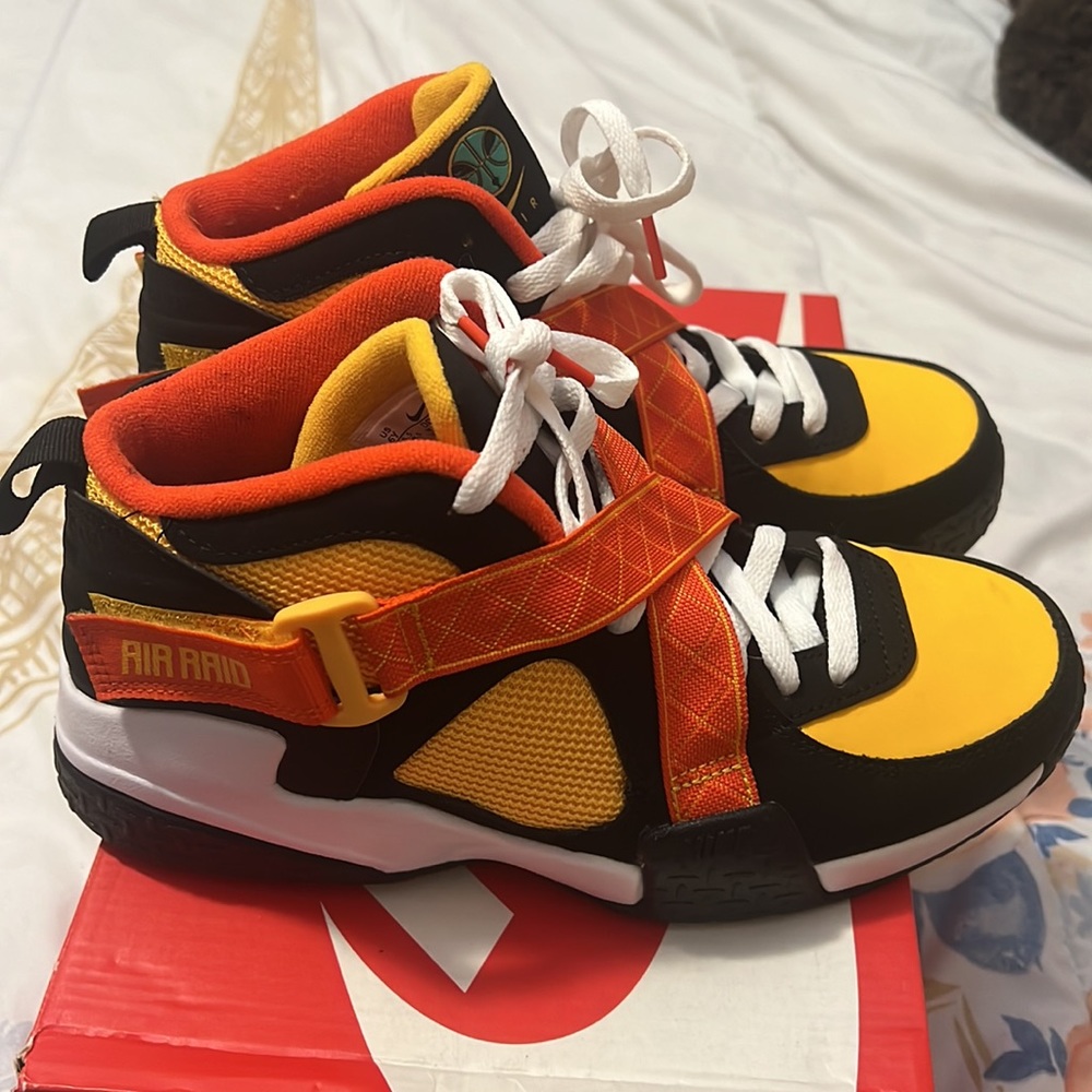 Nikes - Picture 3 of 5